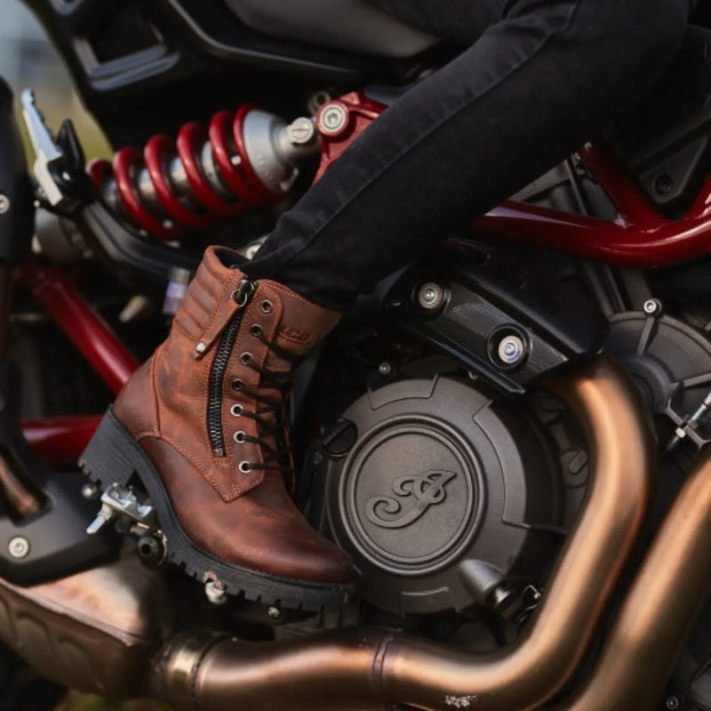 Well venterlated motorcycle boots made for summer conditions 