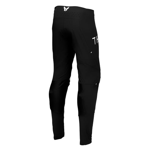 These THOR MX pants, known as the THOR PANTS SPORT STRIKE BLACK, feature white accents and the iconic "THOR" logo on the left thigh. As part of the SPORTMODE collection, they ensure unrestricted mobility, with reinforced knee areas and a secure waist closure to boost athletic performance.