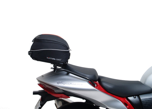 Image displaying a Ventura EVO-12 Bike-Pack Kit for Suzuki GSX 1300 R Hayabusa Gen III (21→), with a black EVO-12 pack, Evo-Rack Sport-Rack on the motorcycle, and labeled L-bracket with screws on a white background.