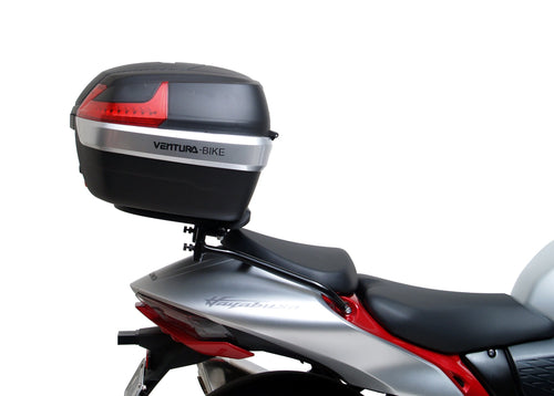 Image displaying a Ventura EVO-12 Bike-Pack Kit for Suzuki GSX 1300 R Hayabusa Gen III (21→), with a black EVO-12 pack, Evo-Rack Sport-Rack on the motorcycle, and labeled L-bracket with screws on a white background.