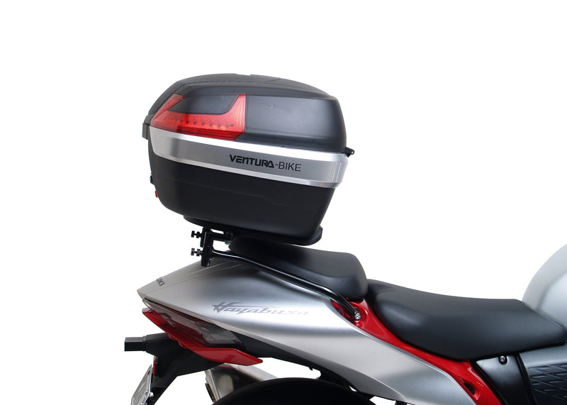 Image displaying a Ventura EVO-12 Bike-Pack Kit for Suzuki GSX 1300 R Hayabusa Gen III (21→), with a black EVO-12 pack, Evo-Rack Sport-Rack on the motorcycle, and labeled L-bracket with screws on a white background.