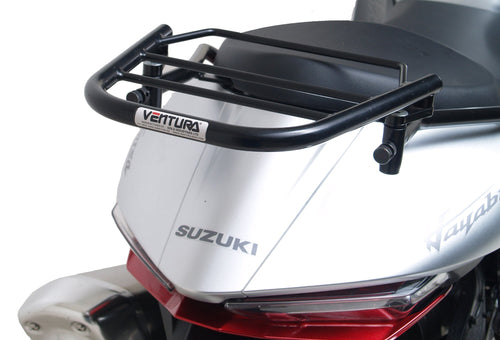 Image displaying a Ventura EVO-12 Bike-Pack Kit for Suzuki GSX 1300 R Hayabusa Gen III (21→), with a black EVO-12 pack, Evo-Rack Sport-Rack on the motorcycle, and labeled L-bracket with screws on a white background.