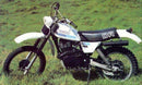 Image of the Ventura EVO-12 Bike-Pack Kit for Suzuki DR 400 S (1980) showcasing three components: a black EVO-12 Pack, an Evo-Rack attached to the bike, and an L-bracket with screws labeled "Generic Image." The Evo-Rack offers versatility similar to a Top-Box Rack.