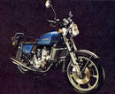 Ventura EVO-12 Bike-Pack Kit for Suzuki GT 750 B (1978): Includes a black EVO-12 pack, Evo-Rack installed on your motorcycle, and a generic black L-bracket with screws.