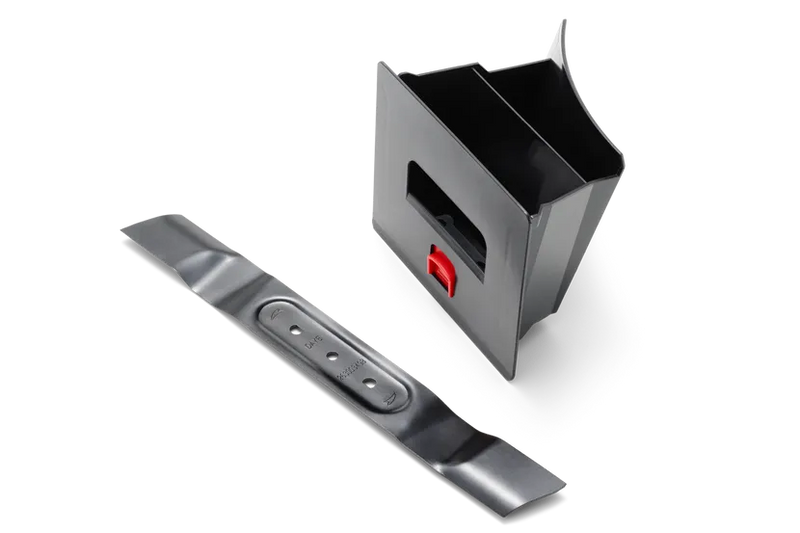 A Husqvarna Mulch plug in black plastic with an opening on the side and a red button, accompanied by a long black Husqvarna combi blade featuring holes for fitting into the container. The products are displayed on a white background.