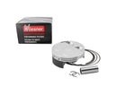 Image of a WOSSNER PISTON KIT WOSSNER KAWASAKI KX250F 04-05 SUZUKI RMZ250 04-06 76.97MM, featuring a piston, piston rings, wrist pin, and circlips, all neatly arranged beside a branded box labeled "HIGH PERFORMANCE PISTONS" in three languages.